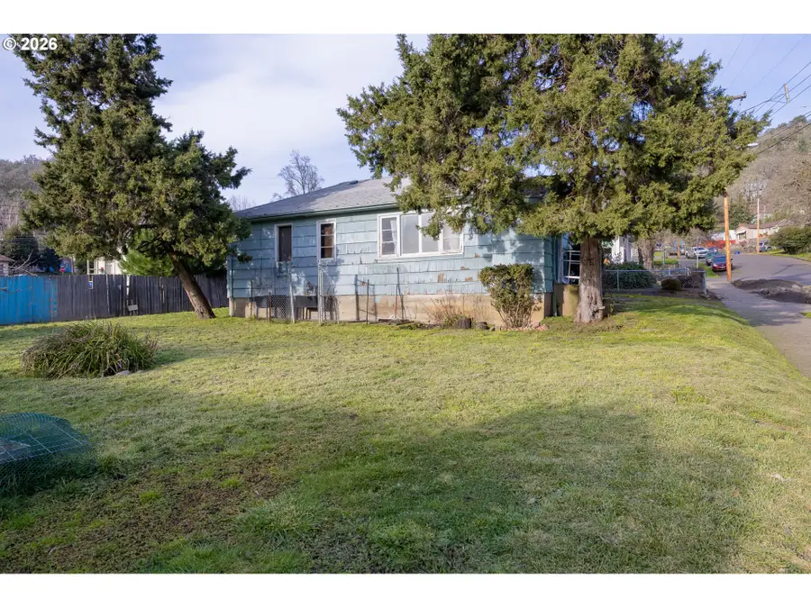 764 NE Nash St, Roseburg, OR 97470 - Image #3