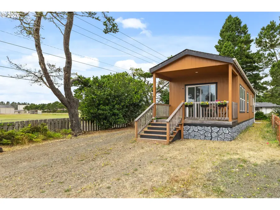 1699 27th St #17, Florence, OR 97439 - #2