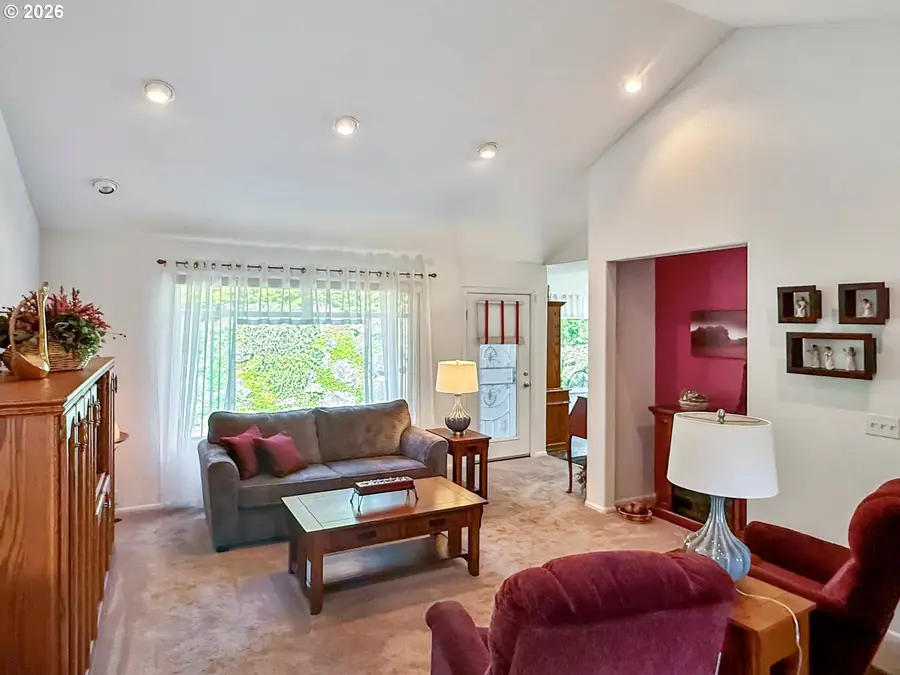 1939 Fairhill Dr, Roseburg, OR 97471 - #3