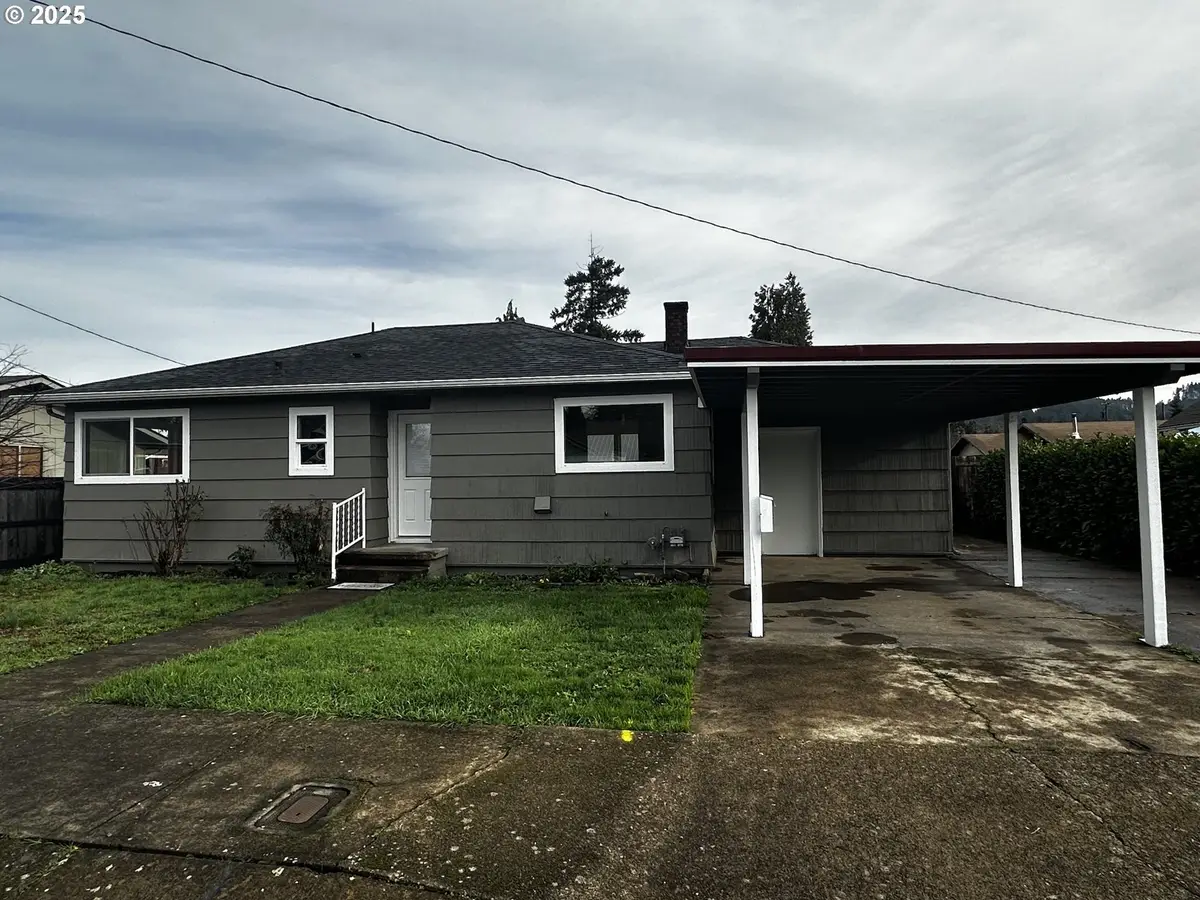 818 S 1st St, Cottage Grove, OR 97424 - Image #1