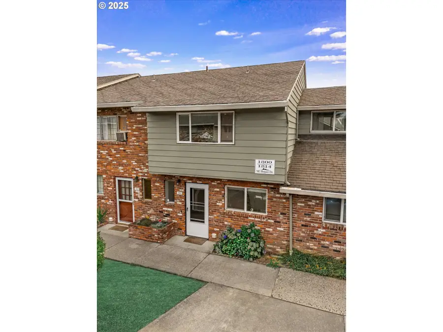 1802 NE Hogan Dr, Gresham, OR 97030 - Image #2