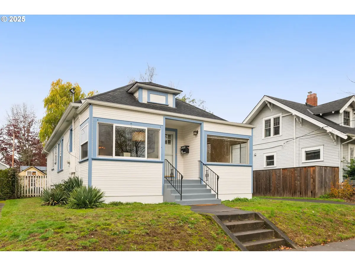 3753 SE Harrison St, Portland, OR 97214 - Image #1