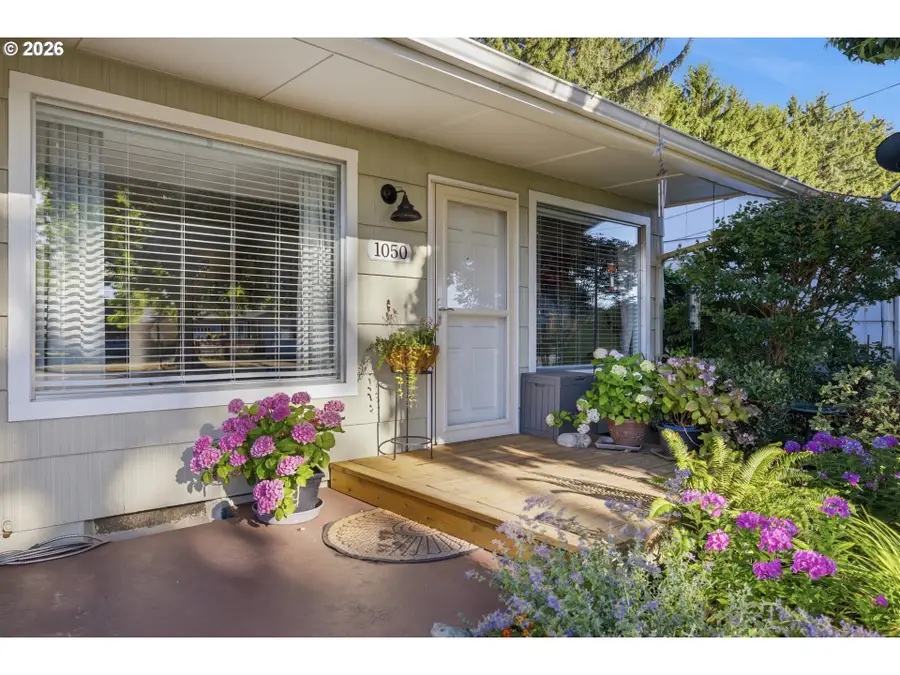 1050 Astor Way, Woodburn, OR 97071 - #2