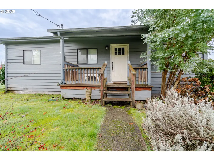 410 SW Broadway St, Mill City, OR 97360 - #2