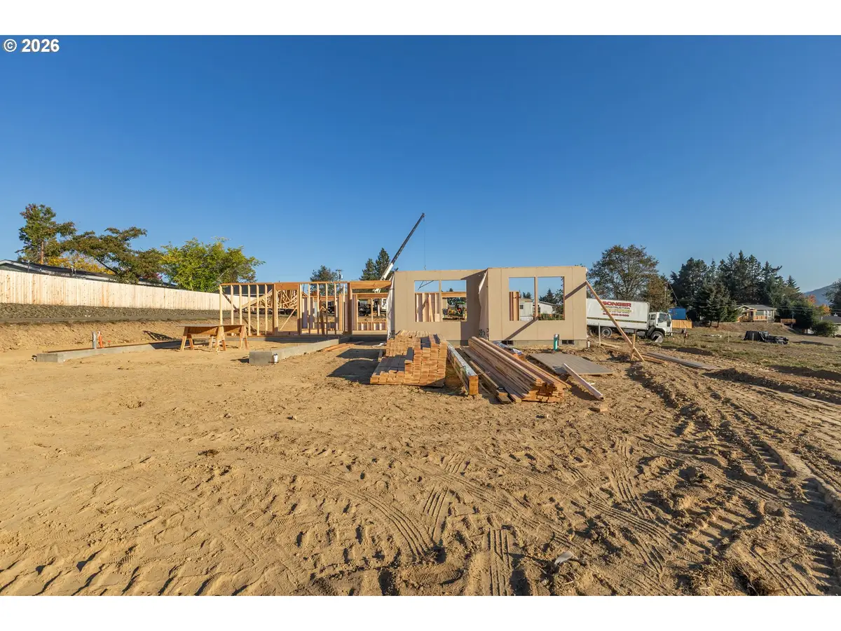 740 SE Hall St, Winston, OR 97496 - #1