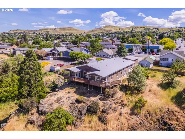 1631 E 9th St, TheDalles, OR 97058