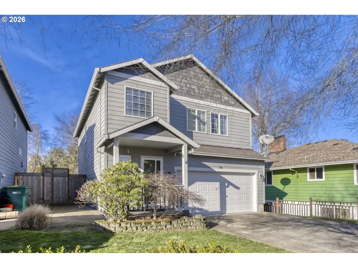 147 SW Wright Ave, Troutdale, OR 97060 - Image #1