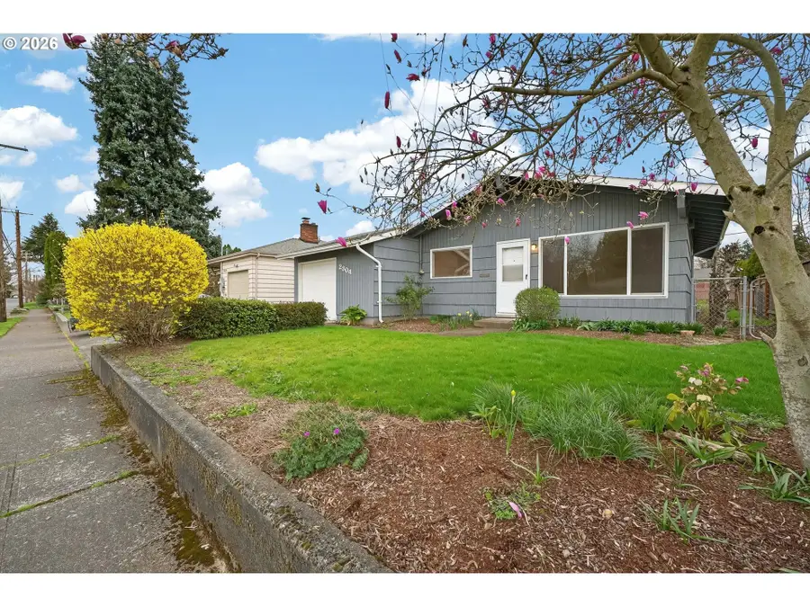2304 SE 101st Ave, Portland, OR 97216 - #2