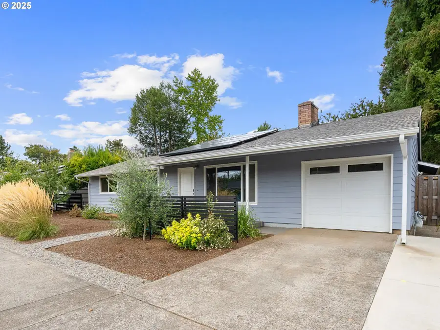 14217 SE Salmon St, Portland, OR 97233 - Image #2