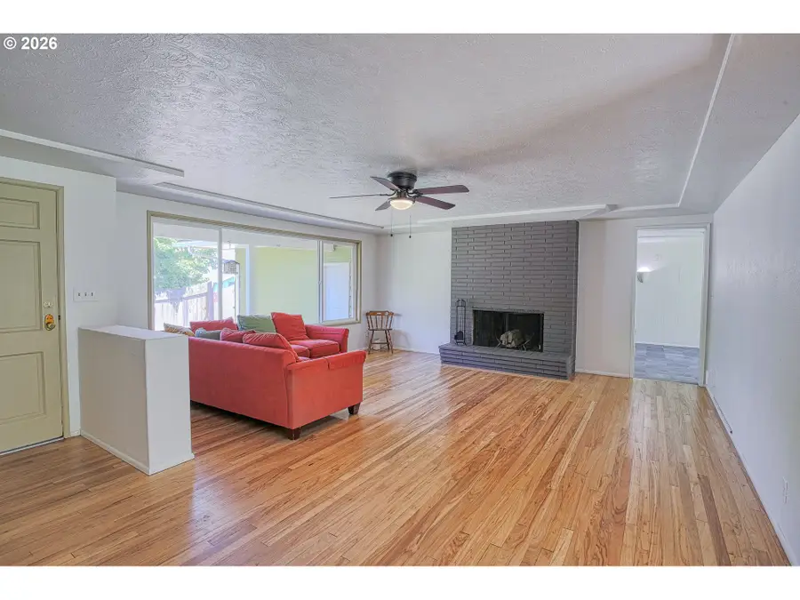 7077 Main St, Springfield, OR 97478 - #3