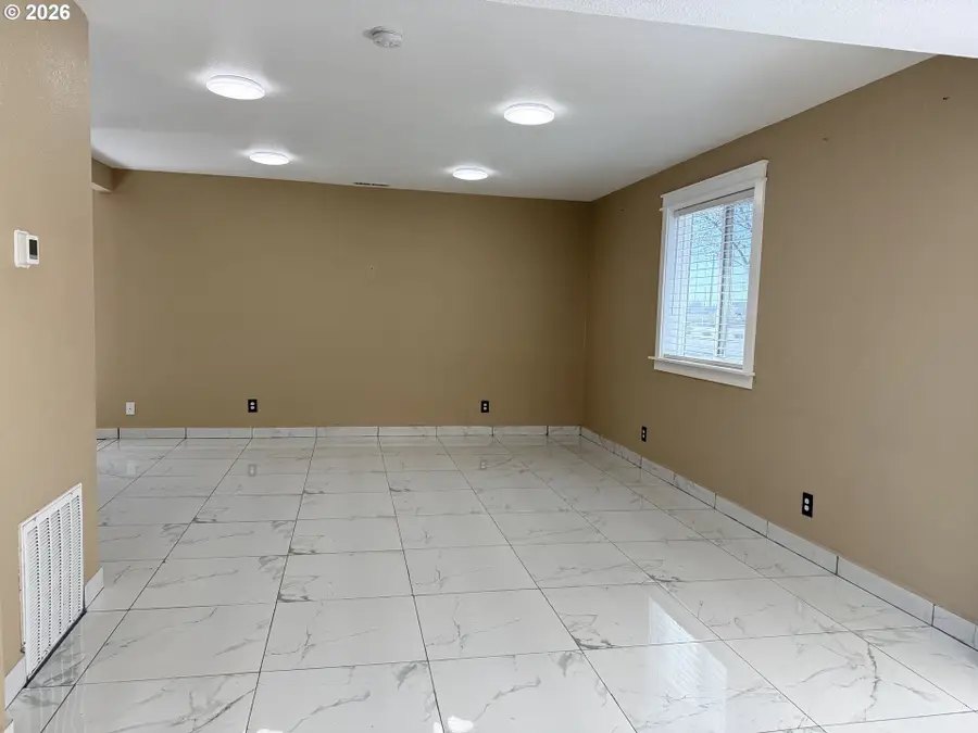 1750 NE North St, Hermiston, OR 97838 - #3