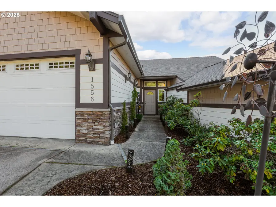 1556 NE Kennedy Loop Dr, Roseburg, OR 97470 - #2