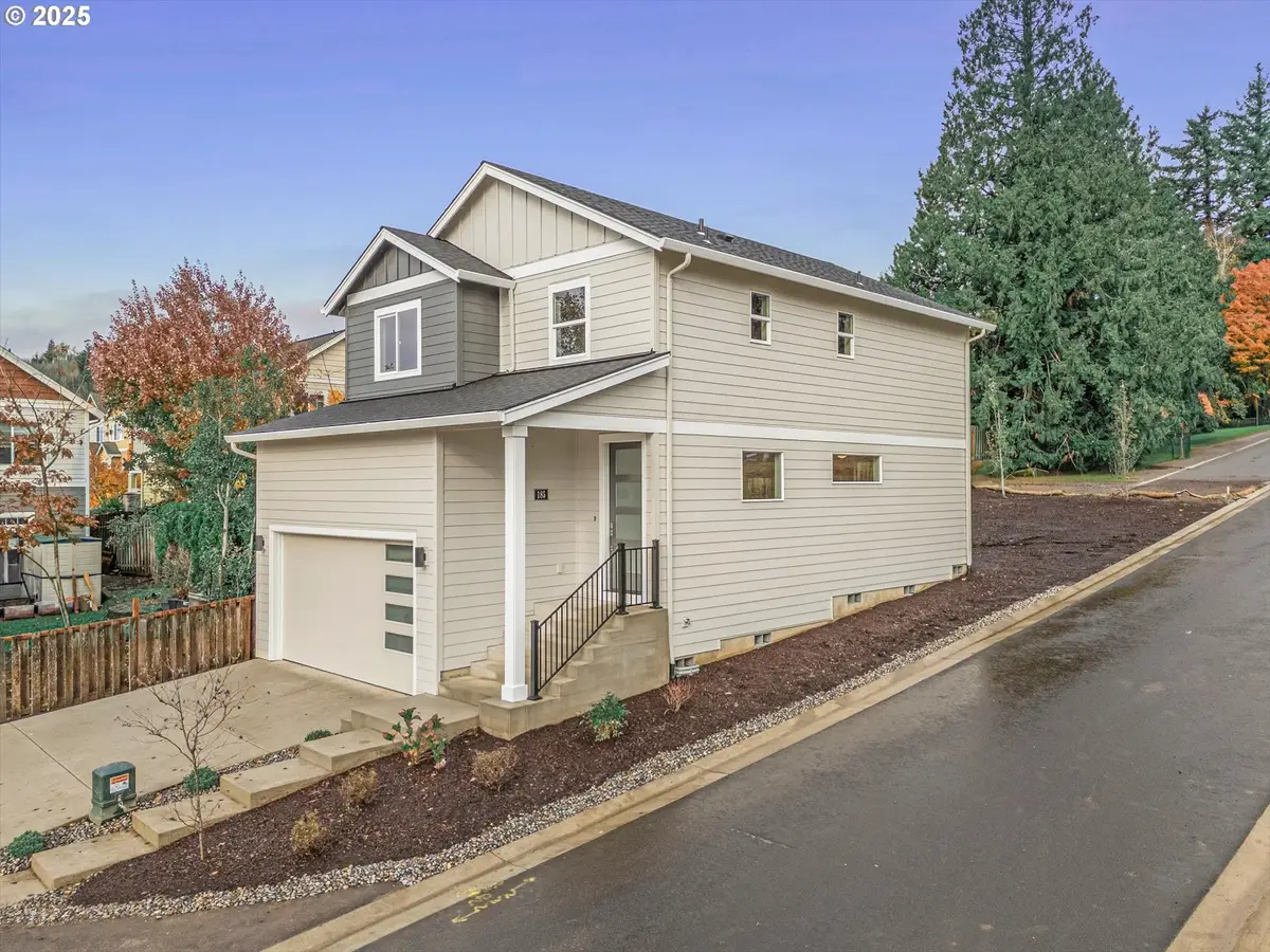 185 NW Mawrcrest Ave, Gresham, OR 97030 - Image #1