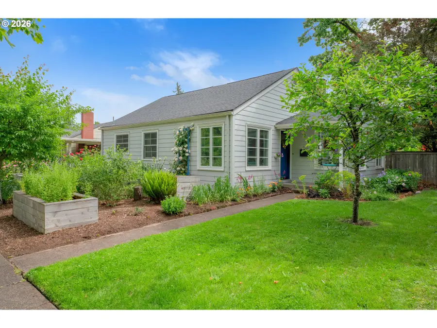 1865 Villard St, Eugene, OR 97403 - #2