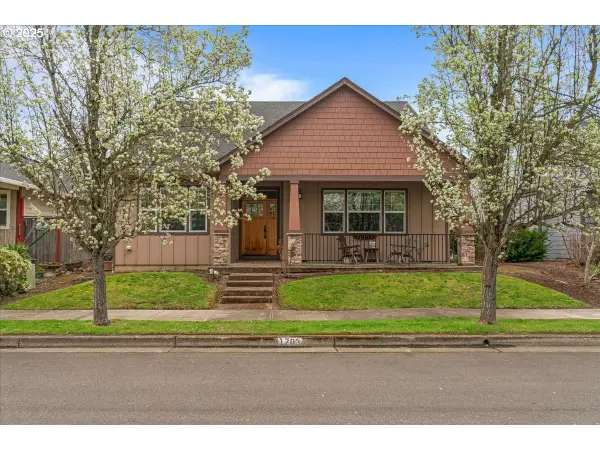 1703 Webb Lake Dr, Silverton, OR 97381