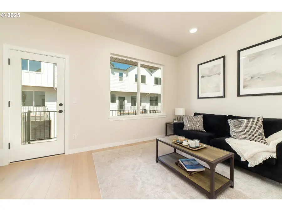 1661 SE Sherrett St, Portland, OR 97202 - Image #3