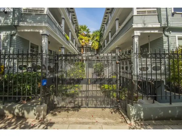 2127 NW Irving St #301, Portland, OR 97210