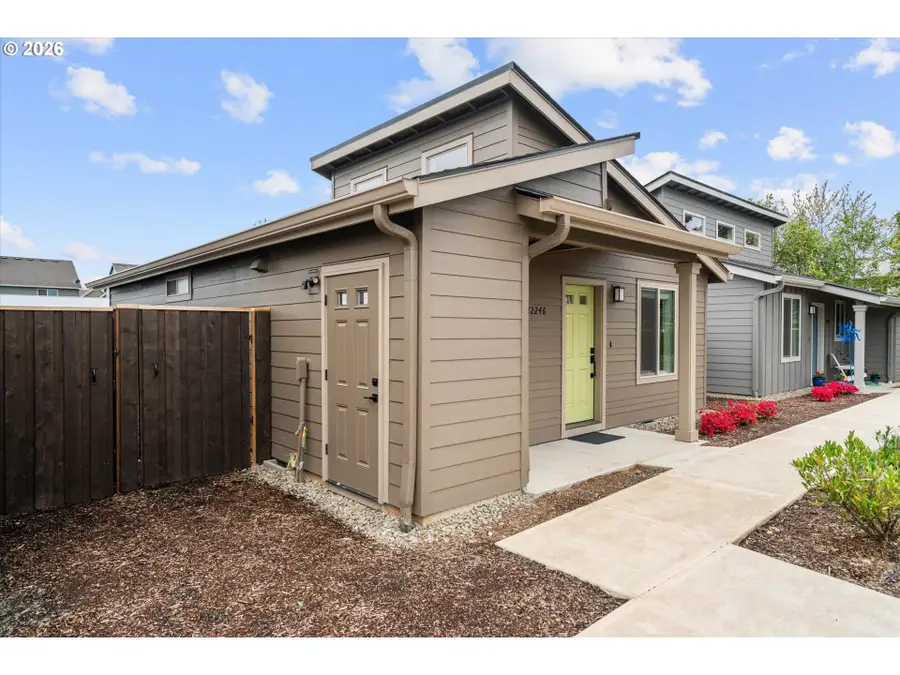 12246 Meadowlawn Dr, Oregon City, OR 97045 - #2