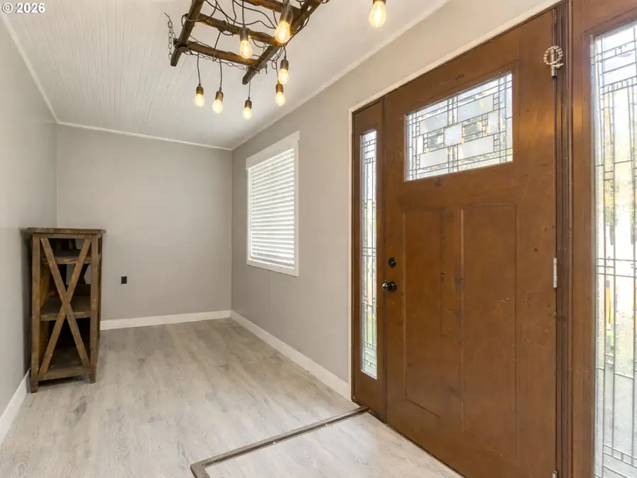 320 Gatch St, Woodburn, OR 97071 - #3