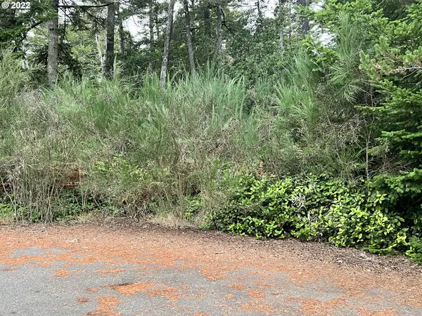 8th St, Florence, OR 97439