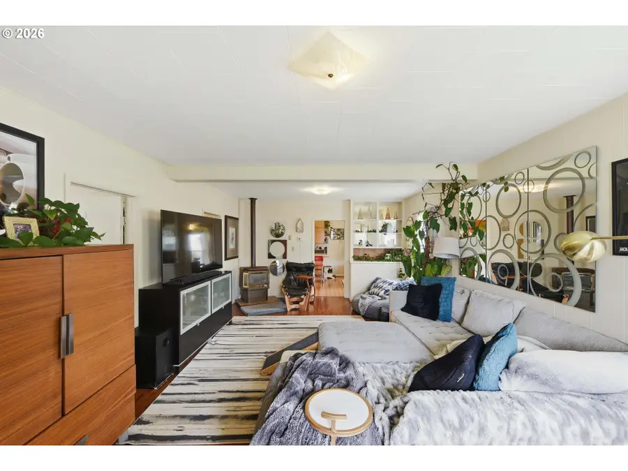 615 Willow St, Myrtle Point, OR 97458 - #2