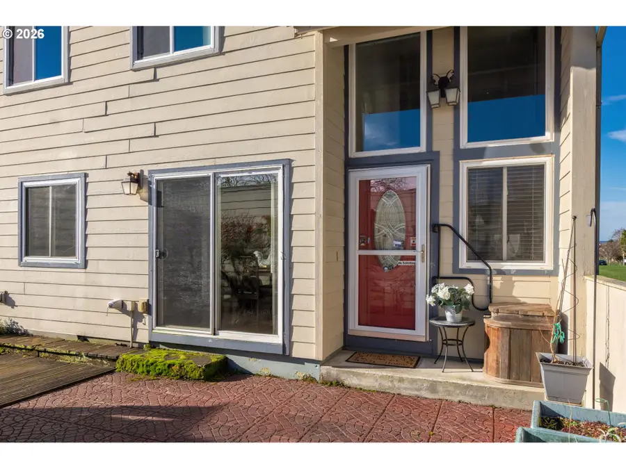 445 NE Village Squire Ave #4, Gresham, OR 97030 - #2