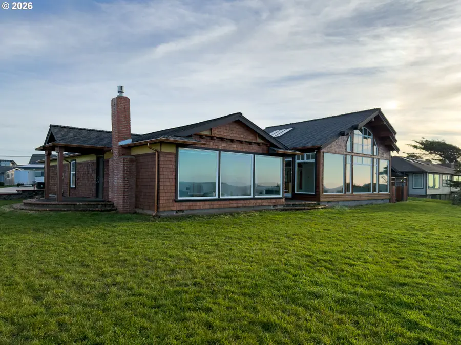 880 Ocean Dr Sw, Bandon, OR 97411 - #2