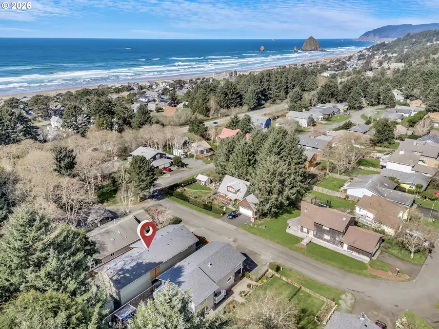 347 Deer Pl, Cannon Beach, OR 97110 - #3