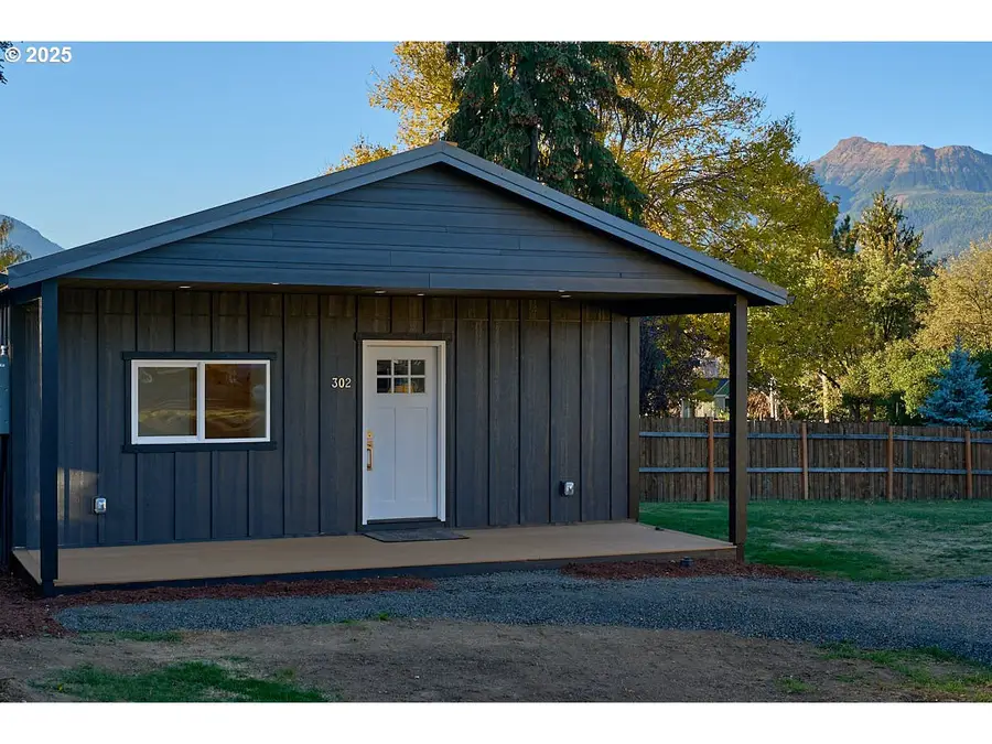 302 E Park St, Enterprise, OR 97828 - Image #2