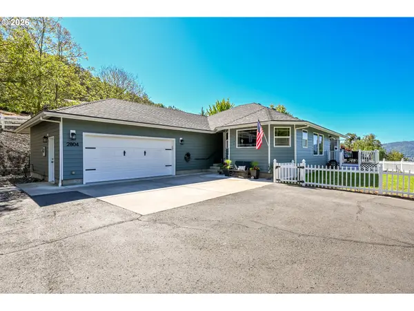 2804 NW Daysha Dr, Roseburg, OR 97471