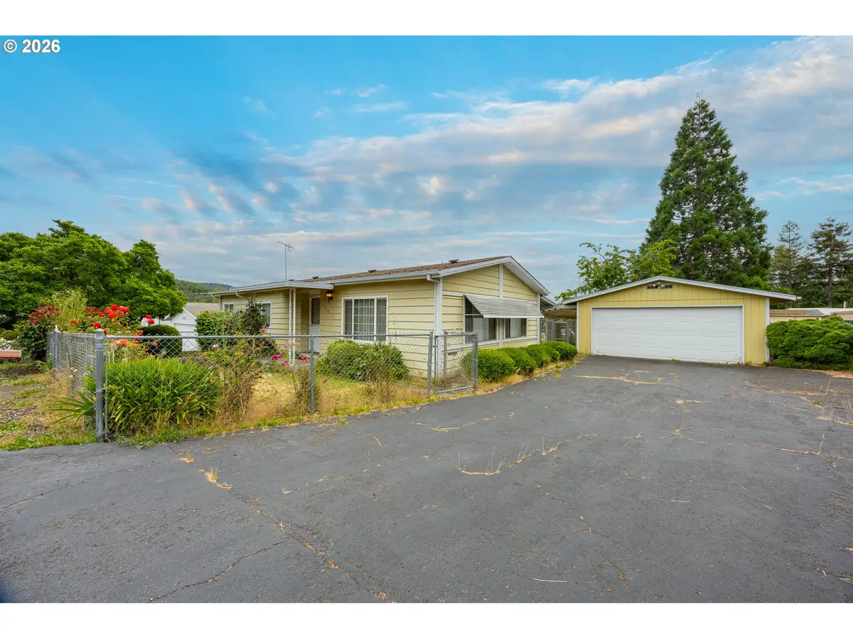 172 W Kristen Ct, Roseburg, OR 97471 - #1