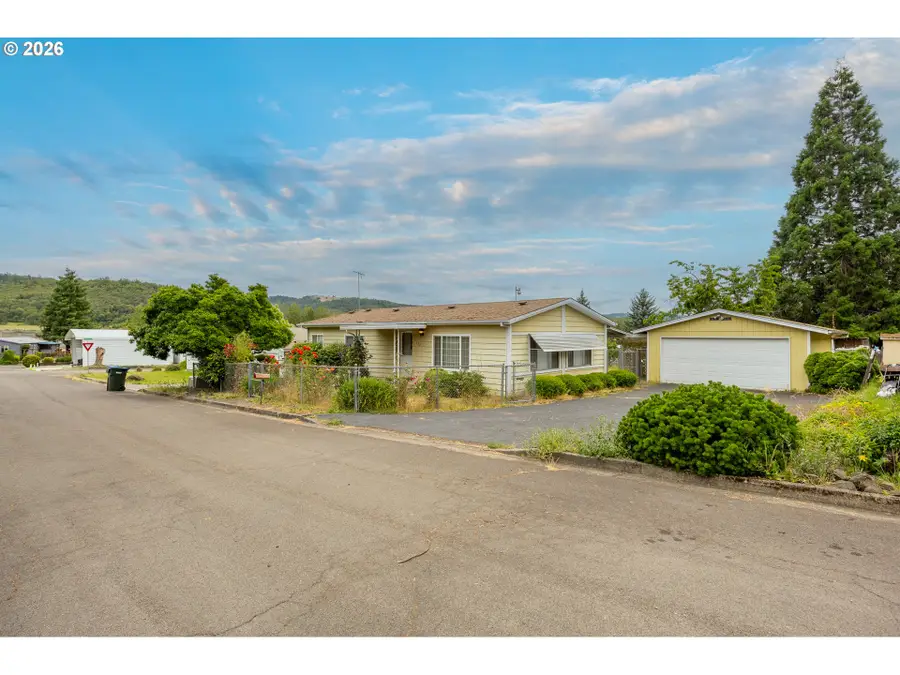 172 W Kristen Ct, Roseburg, OR 97471 - #2