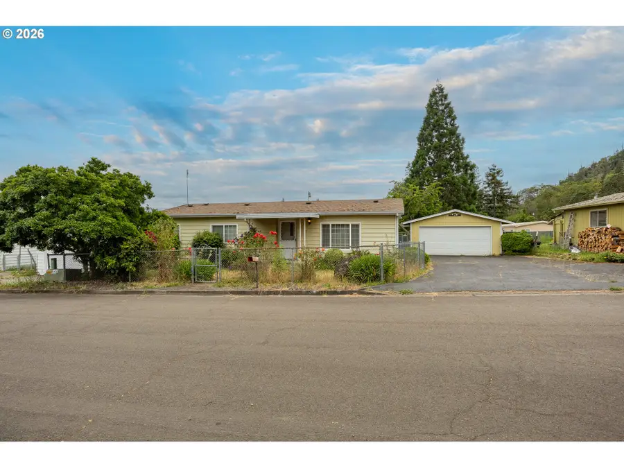 172 W Kristen Ct, Roseburg, OR 97471 - #3