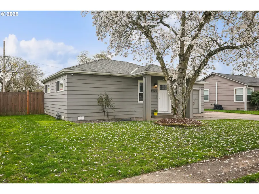 8424 SE Cornwell Ave, Northwest Clackamas, OR 97086 - #3