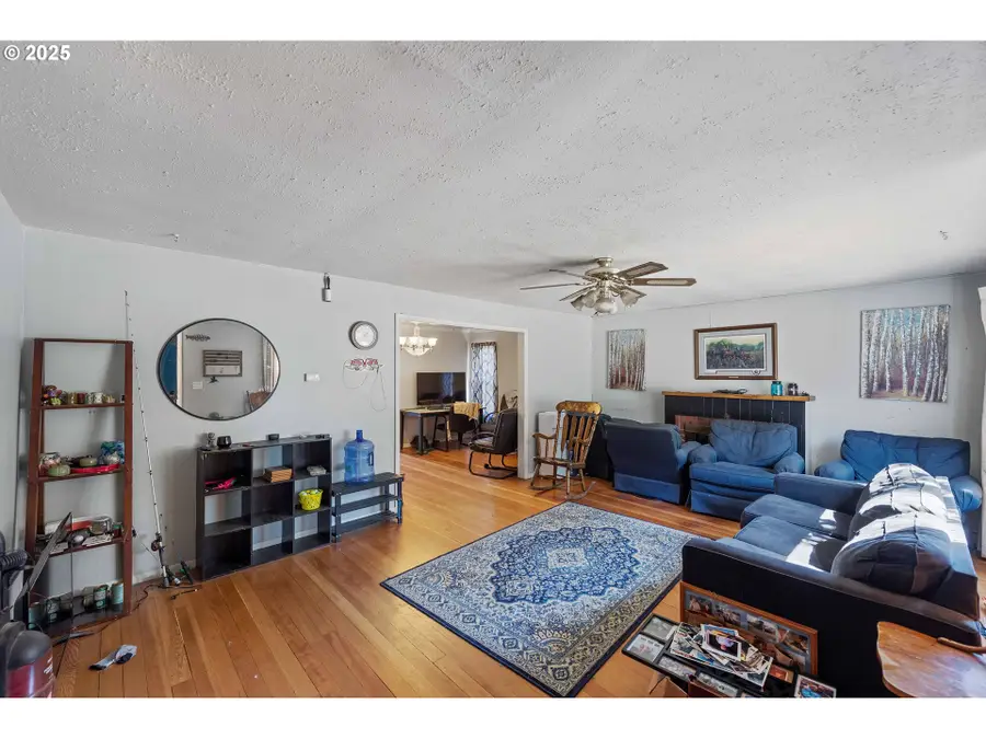 1356 N 8th St, Coos Bay, OR 97420 - Image #3