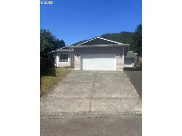 142 Swain Ct, Reedsport, OR 97467