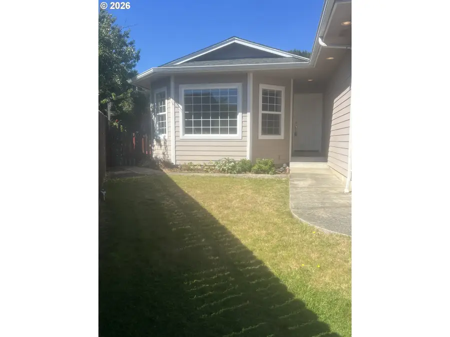 142 Swain Ct, Reedsport, OR 97467 - #2