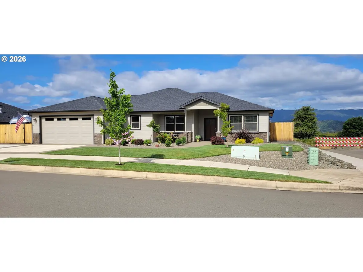 879 Pebble Crk St, Sutherlin, OR 97479 - #1