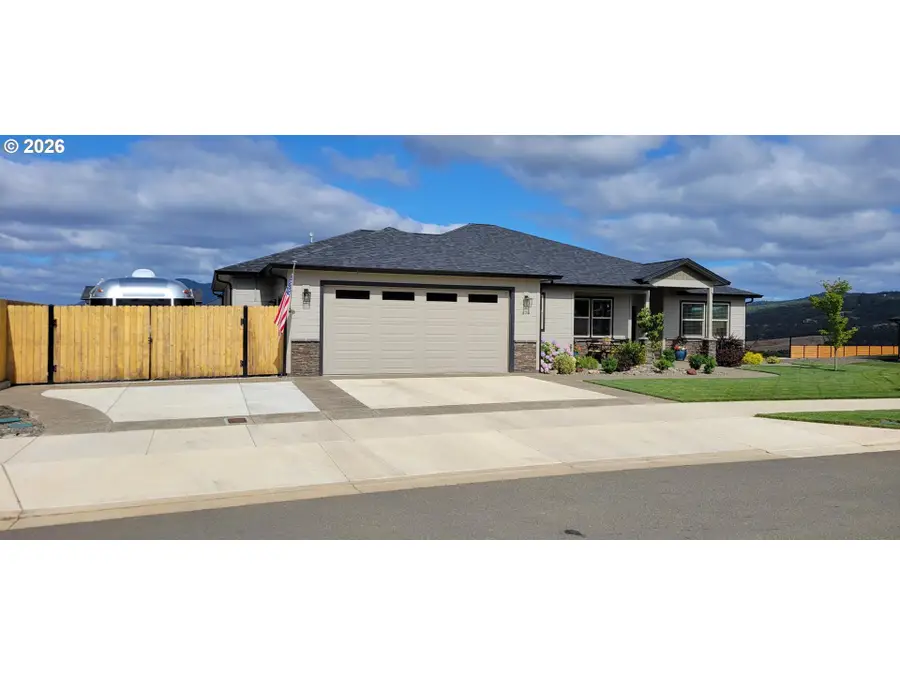 879 Pebble Crk St, Sutherlin, OR 97479 - #2