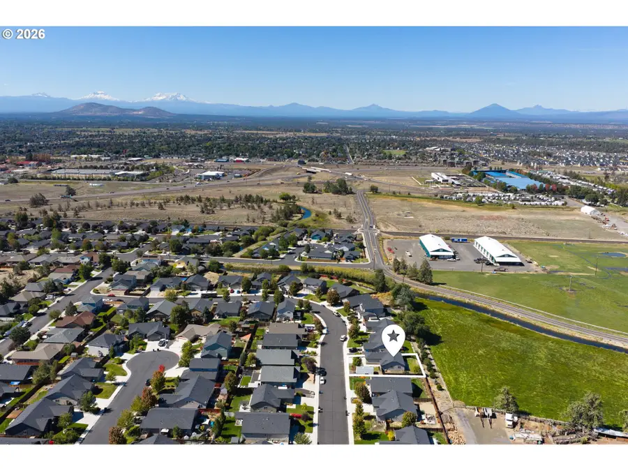 2721 NE 6th Dr, Redmond, OR 97756 - #2