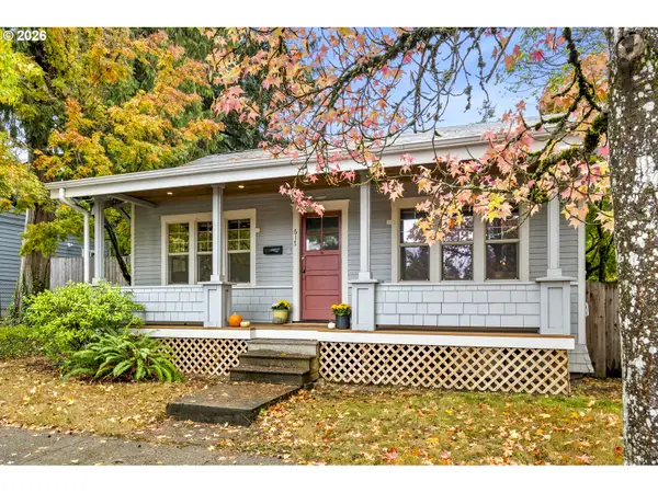 617 E 27th St, Vancouver, WA 98663