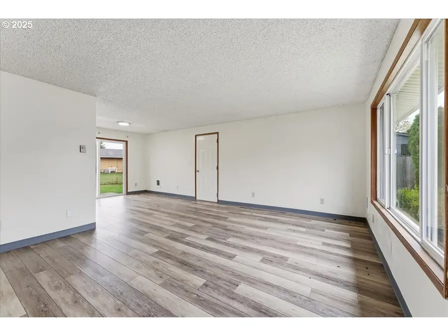 20385 SW Shelley Ct, Beaverton, OR 97078 - Image #2