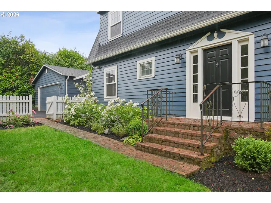 604 Van Buren St, Oregon City, OR 97045 - #2