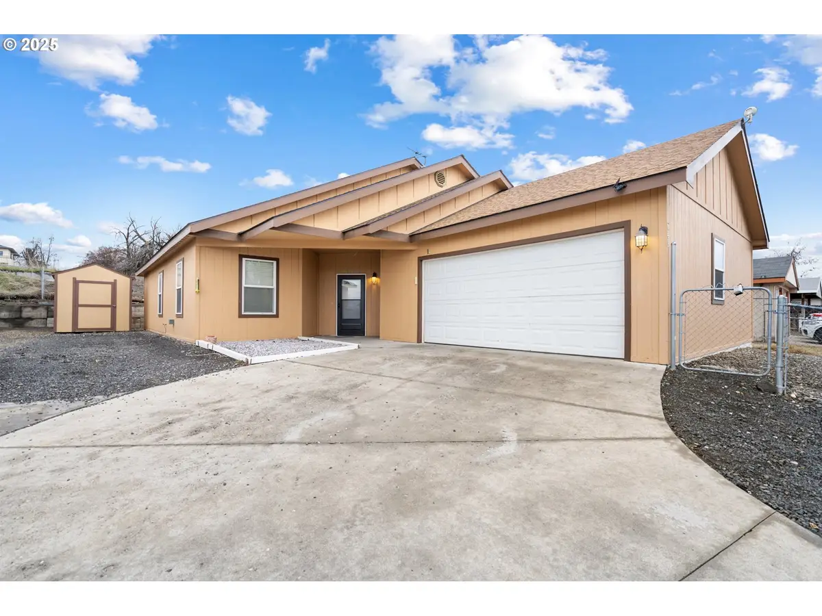 738 E Catherine Ave, Hermiston, OR 97838 - Image #1