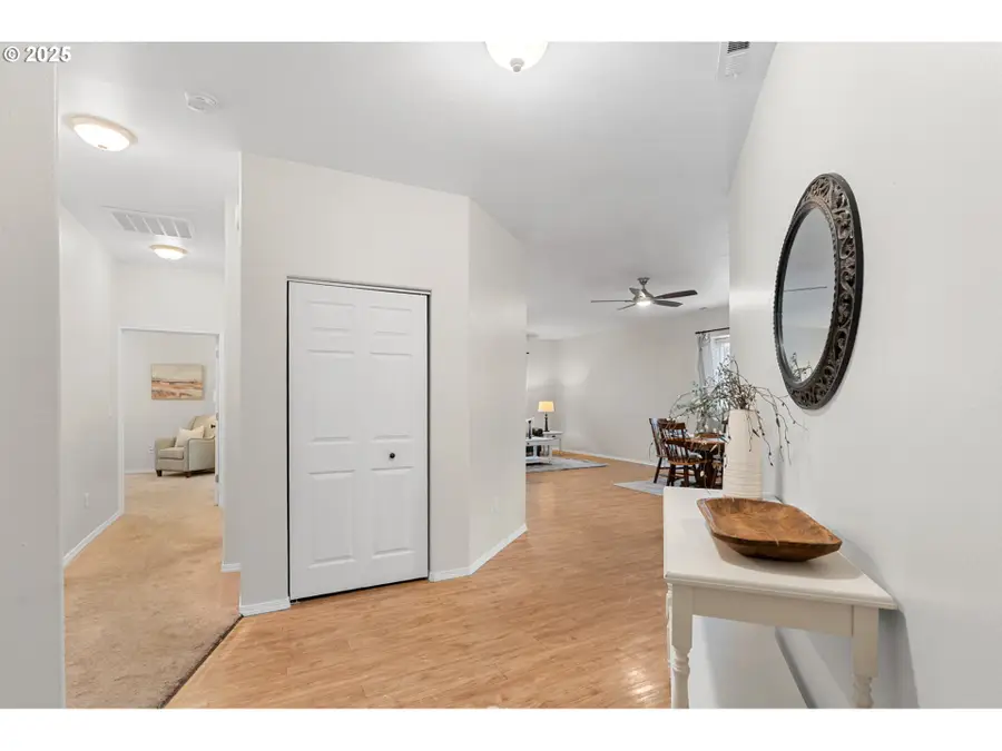 738 E Catherine Ave, Hermiston, OR 97838 - Image #2