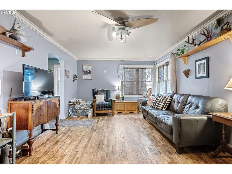 1425 E Madison Ave, Cottage Grove, OR 97424 - Image #3