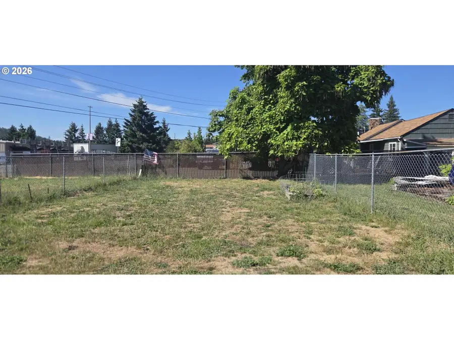 2986 W Jay Ave, Roseburg, OR 97471 - #3