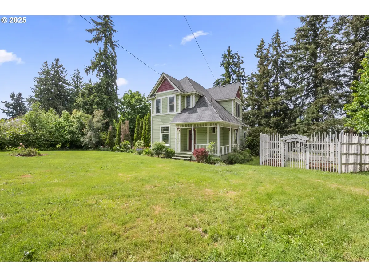 1067 Oak St, Silverton, OR 97381 - Image #1