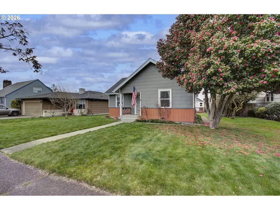551 19th Ave, Longview, WA 98632 - #2