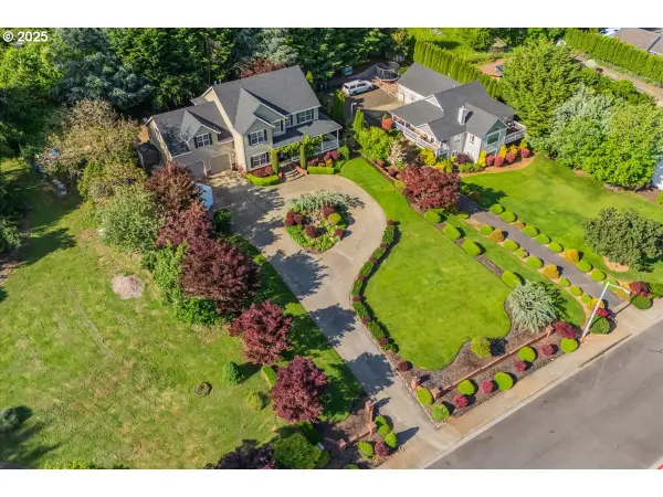 980 SW 7th St, Dundee, OR 97115